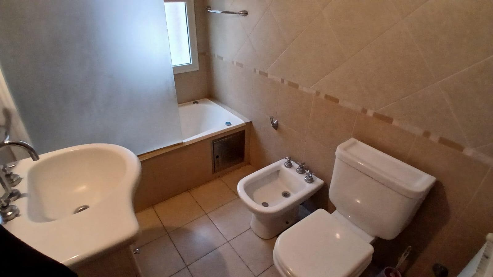 3-room apartment for sale with a balcony and garage, Downtown Mar del Plata.