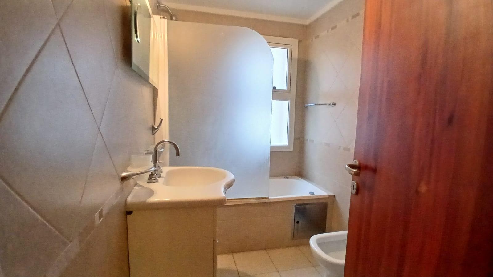 3-room apartment for sale with a balcony and garage, Downtown Mar del Plata.