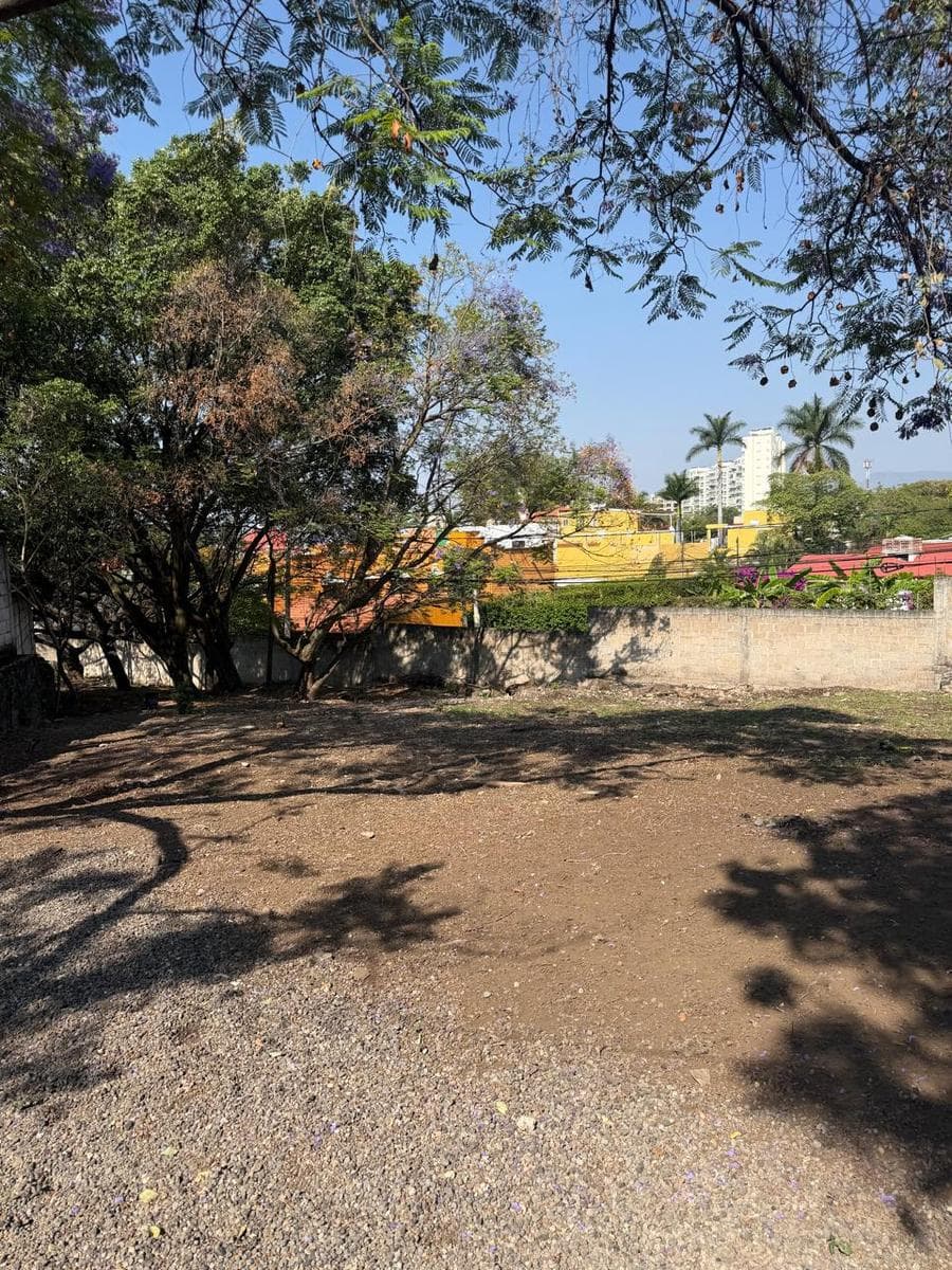 Land for Sale on Reforma Street in Cuernavaca, Morelos: 1,709 m²