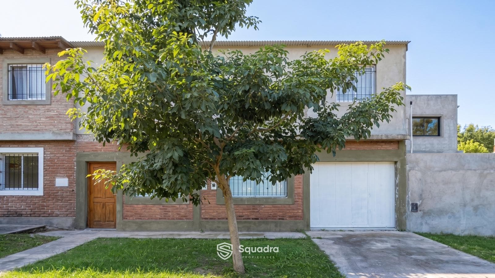 FOR SALE | TRADE - Two-bedroom house on the upper level and a barbecue area with a pool on the ground floor - Ibarlucea.