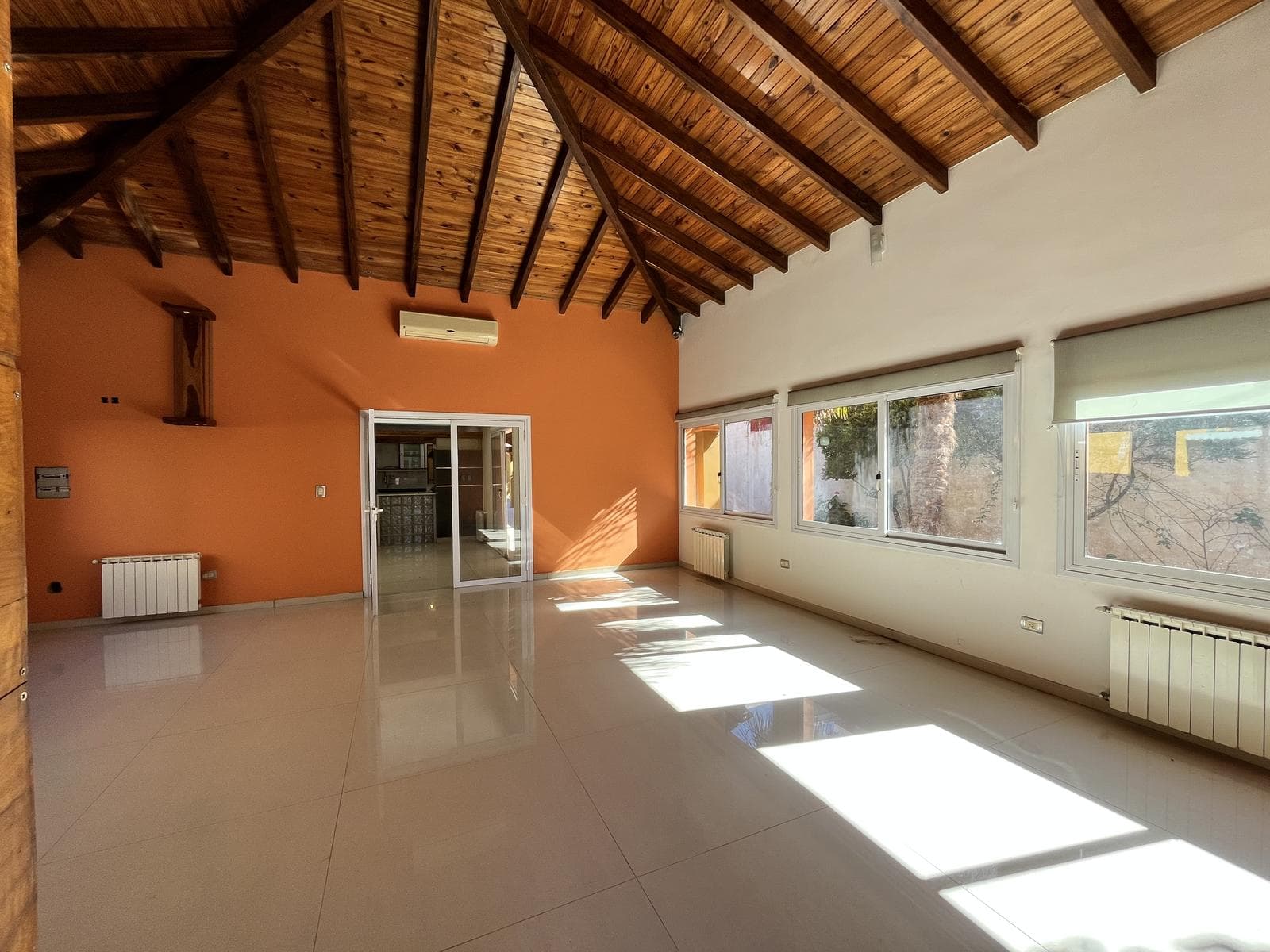 House for Sale in the Los Carolinos Neighborhood - Carrodilla