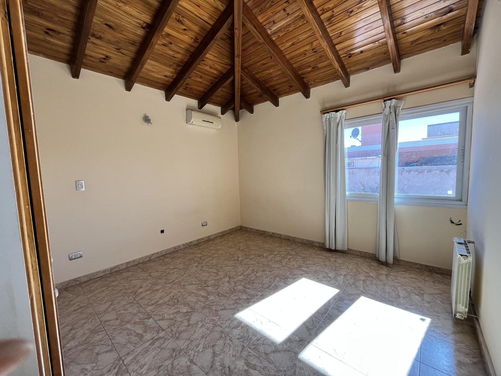 House for Sale in the Los Carolinos Neighborhood - Carrodilla