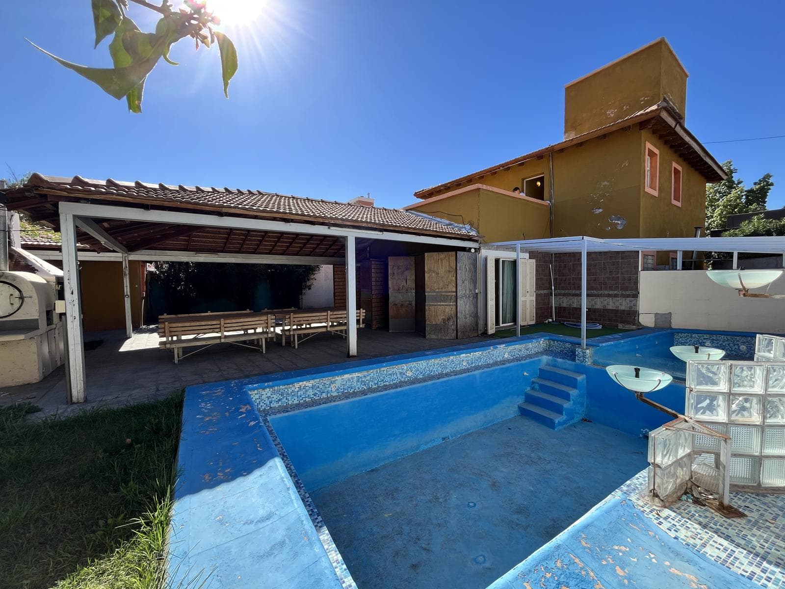 House for Sale in the Los Carolinos Neighborhood - Carrodilla