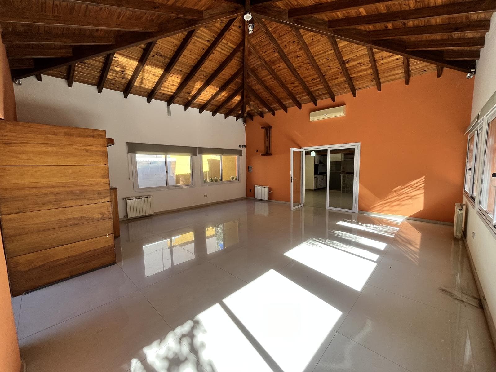House for Sale in the Los Carolinos Neighborhood - Carrodilla