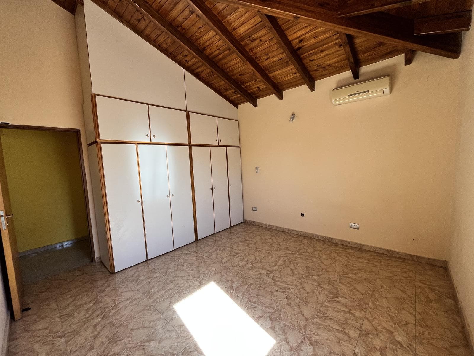 House for Sale in the Los Carolinos Neighborhood - Carrodilla