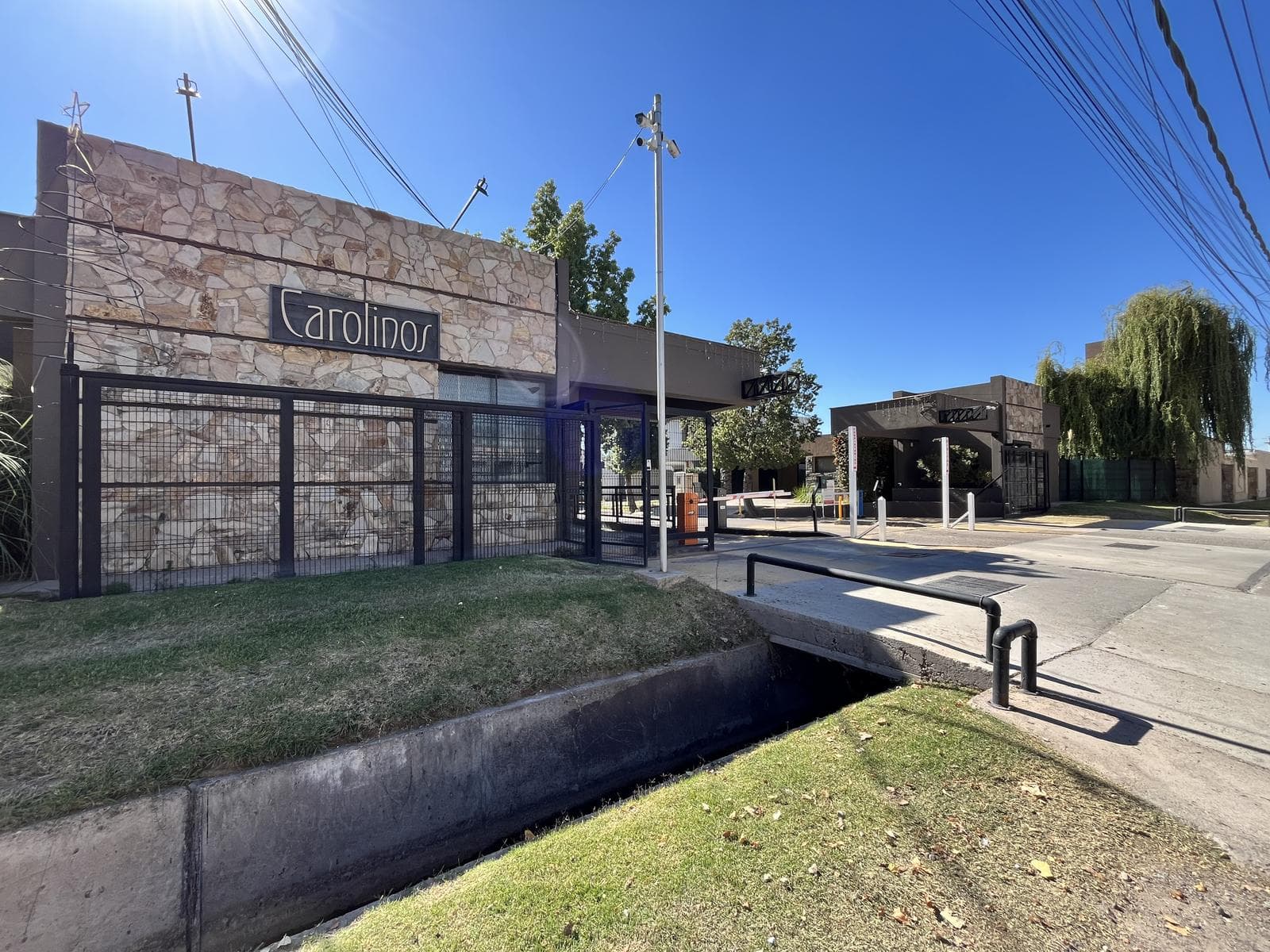 House for Sale in the Los Carolinos Neighborhood - Carrodilla