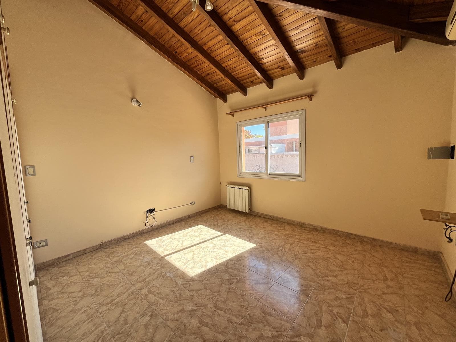 House for Sale in the Los Carolinos Neighborhood - Carrodilla
