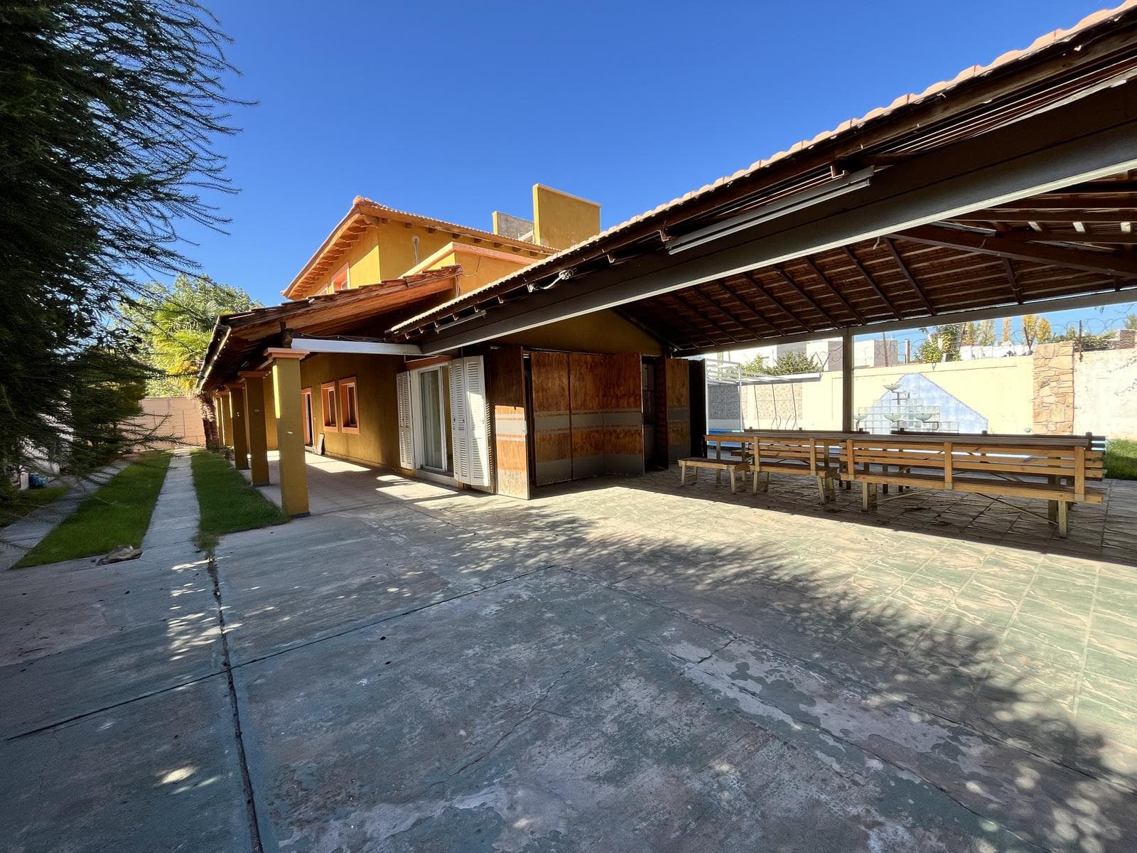 House for Sale in the Los Carolinos Neighborhood - Carrodilla