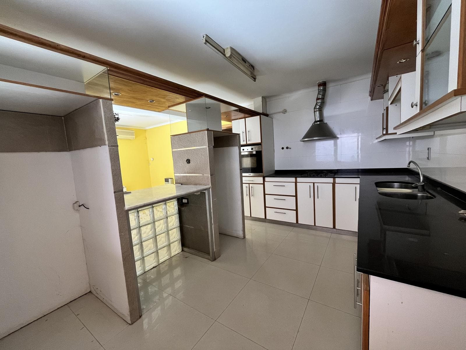 House for Sale in the Los Carolinos Neighborhood - Carrodilla