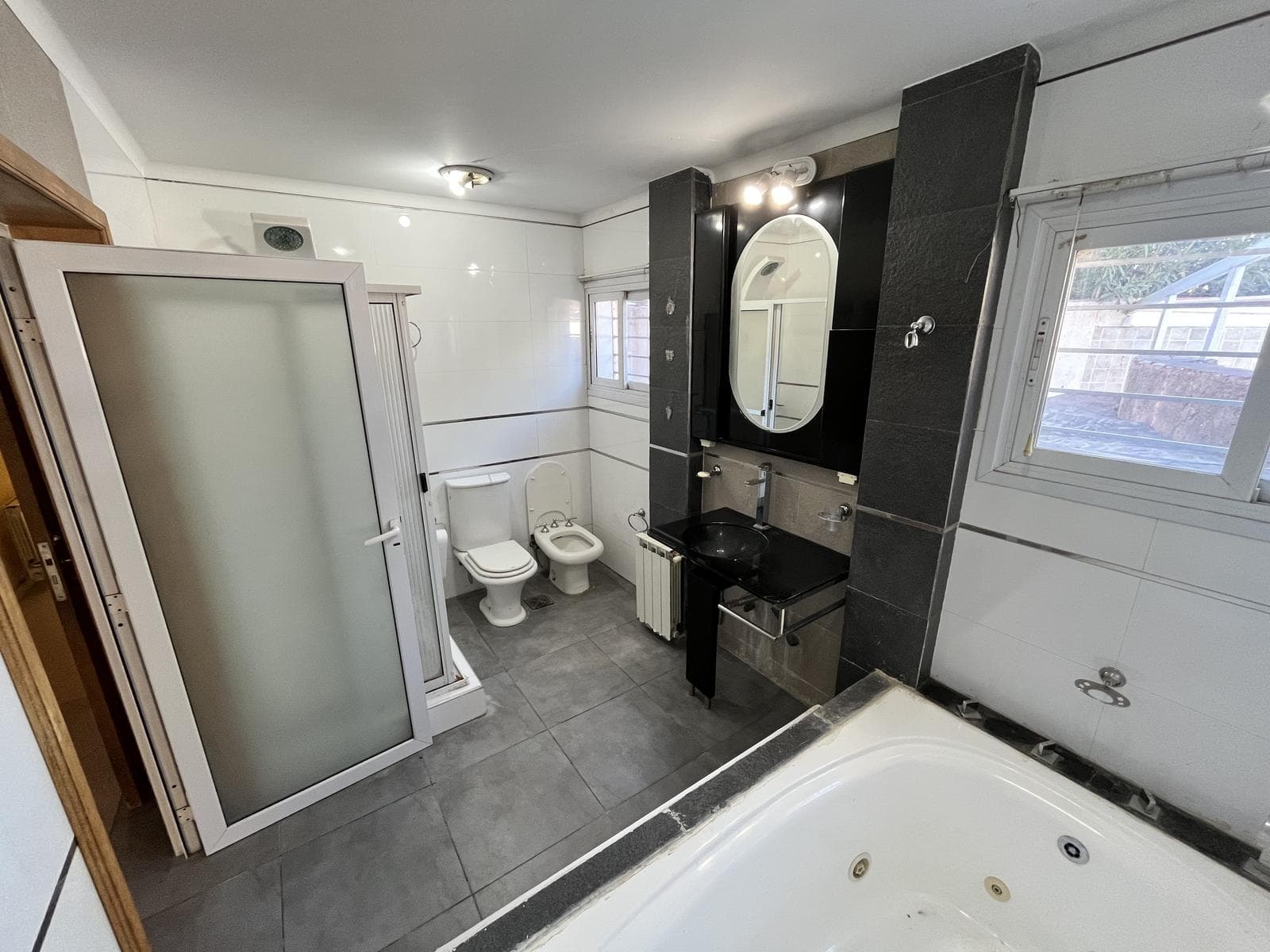 House for Sale in the Los Carolinos Neighborhood - Carrodilla