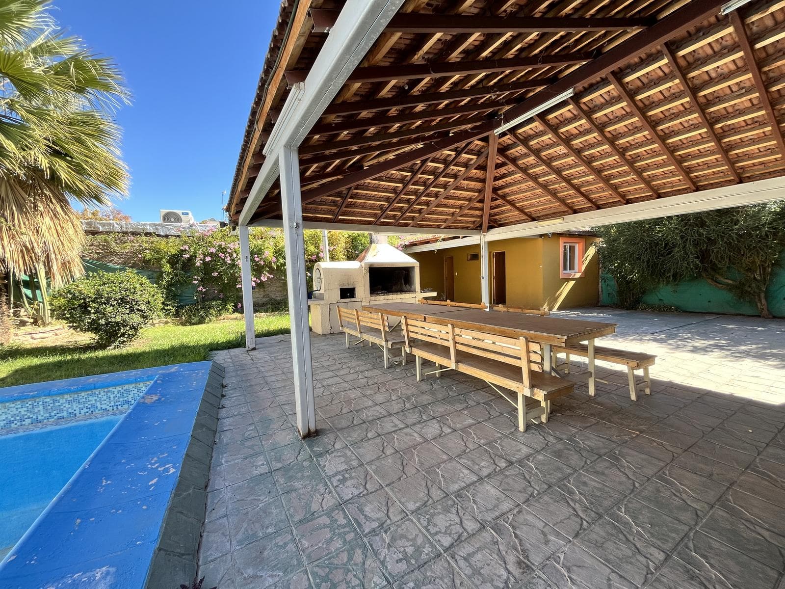 House for Sale in the Los Carolinos Neighborhood - Carrodilla