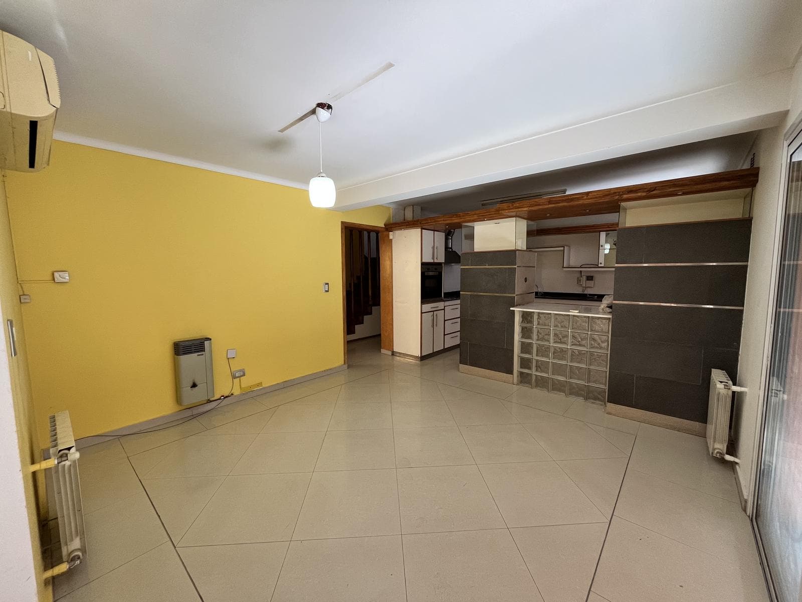 House for Sale in the Los Carolinos Neighborhood - Carrodilla