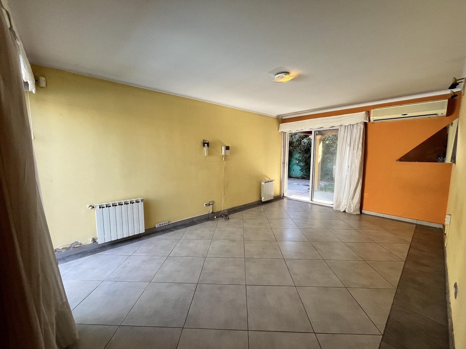 House for Sale in the Los Carolinos Neighborhood - Carrodilla