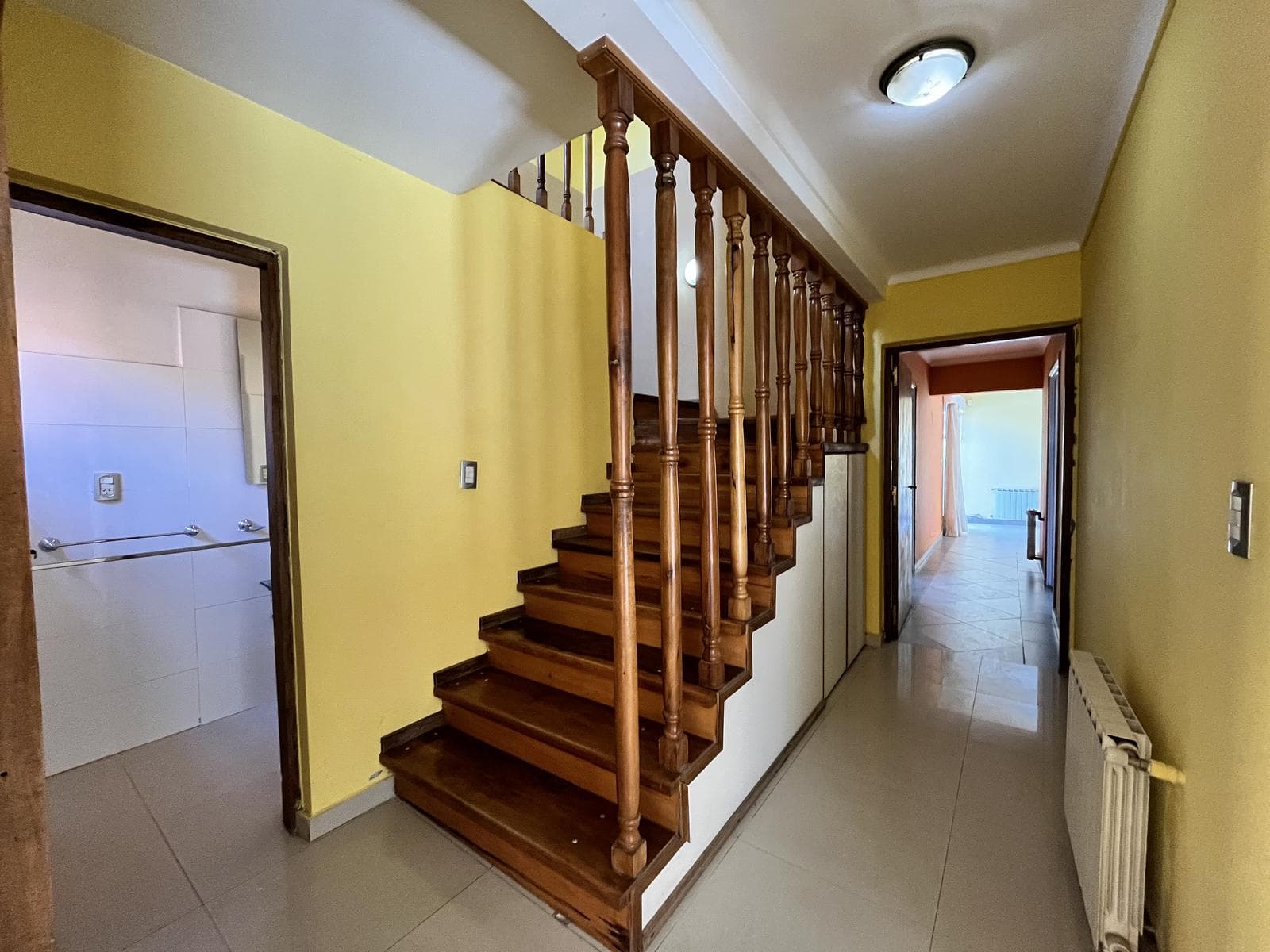 House for Sale in the Los Carolinos Neighborhood - Carrodilla