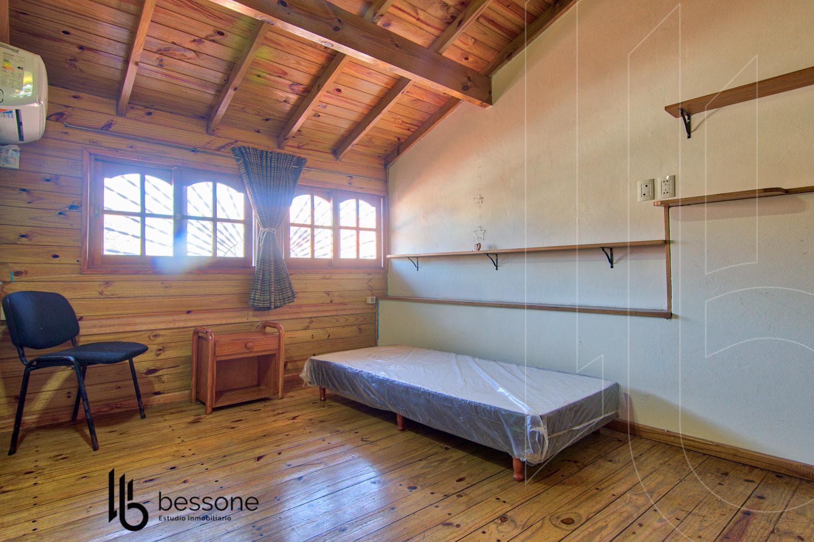 Modern Townhouse, 5 Rooms, 2 Bathrooms, Eligible for Mortgage Financing