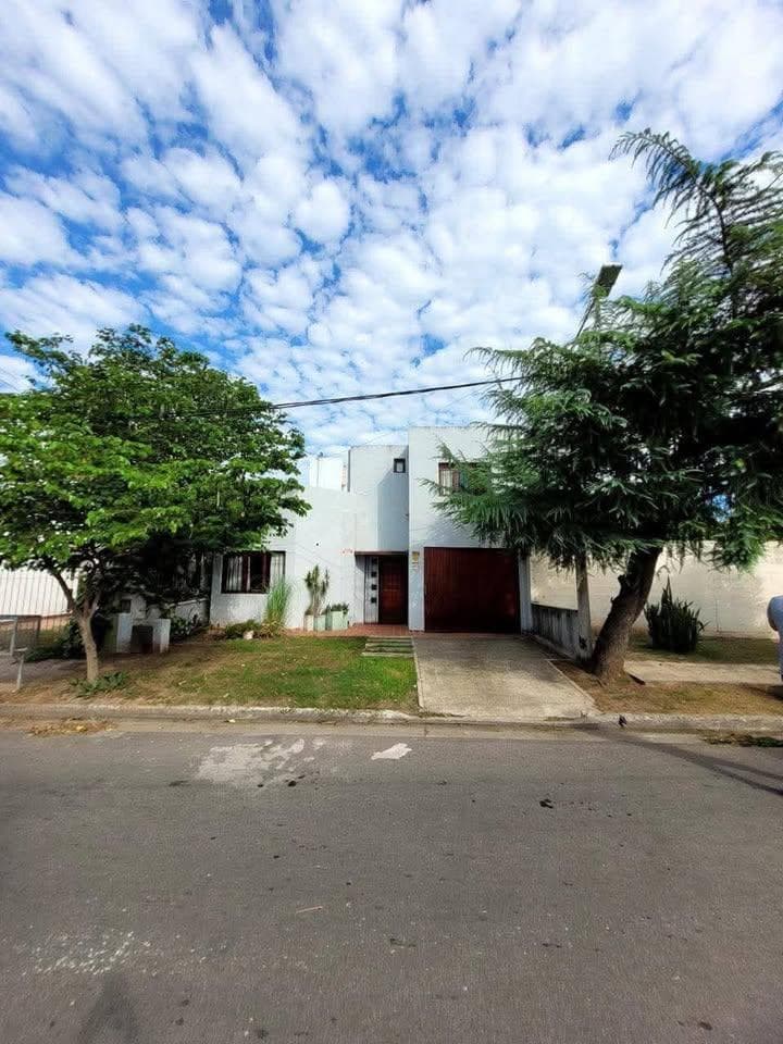 House in Villa Claret with 4 bedrooms