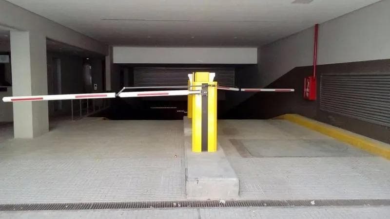 Cocheras en Segundo Subsuelo, baño, doble rampa, ascensor, seguridad 24hs, pool de renta