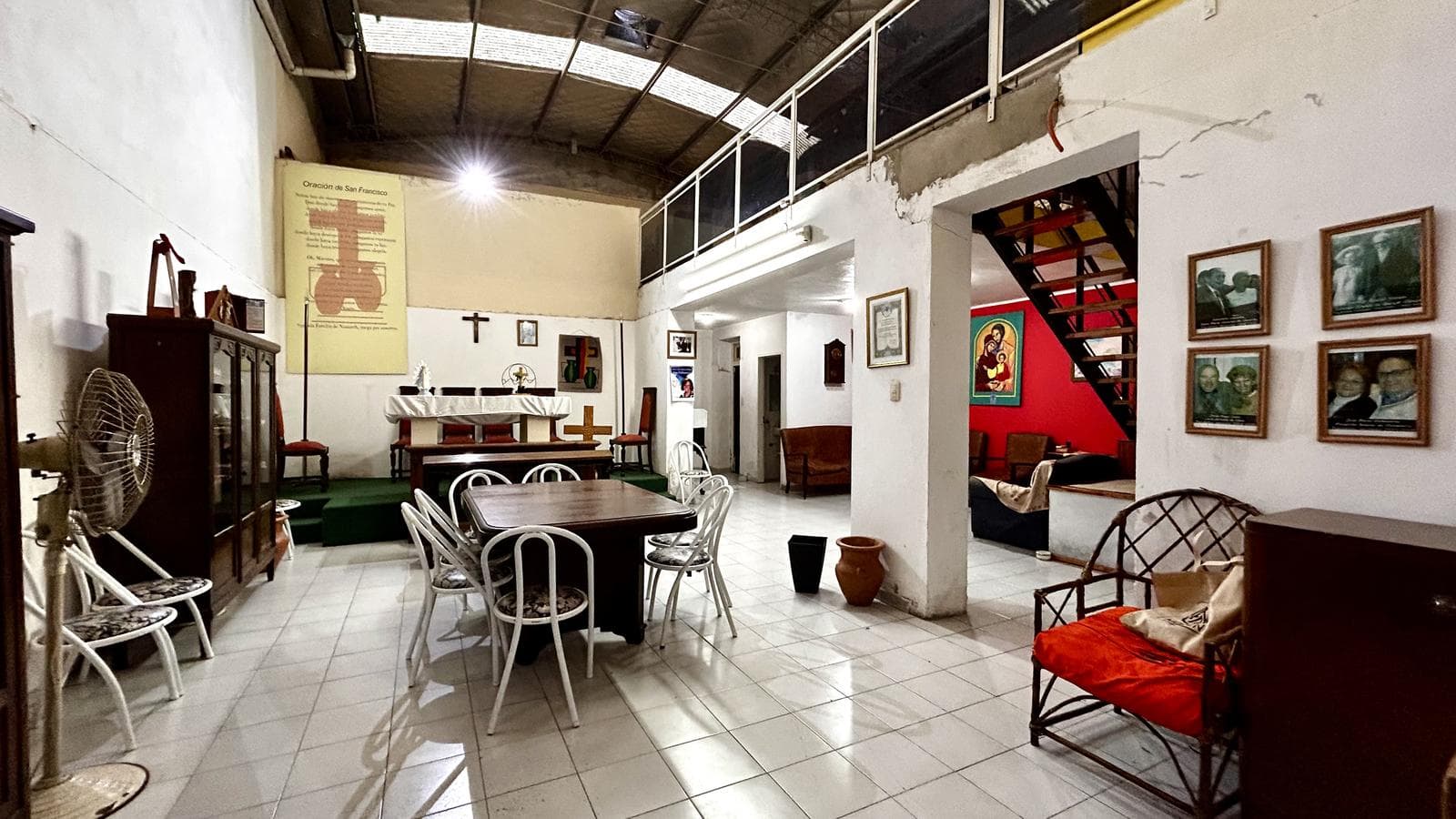HOUSE FOR SALE ON A LOT TOTALING 146 M2. IDEAL FOR COMMERCIAL USE, SUCH AS A WAREHOUSE OR WORKSHOP. SAN CRISTOBAL.