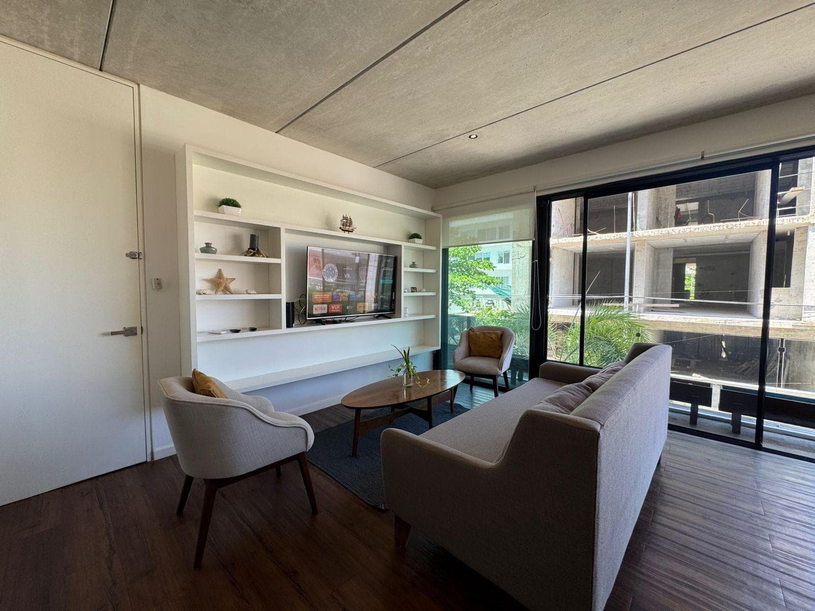 Fully equipped, furnished, and decorated 2-bedroom apartment—ready to move in!