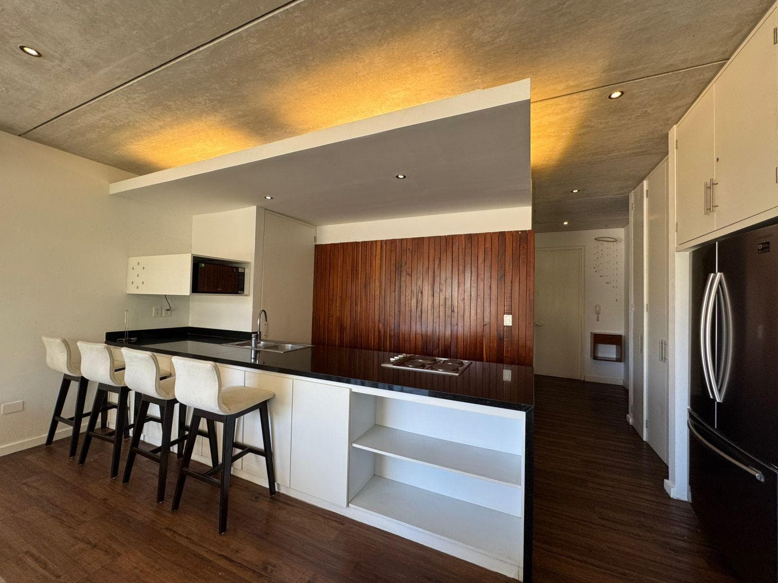 Fully equipped, furnished, and decorated 2-bedroom apartment—ready to move in!