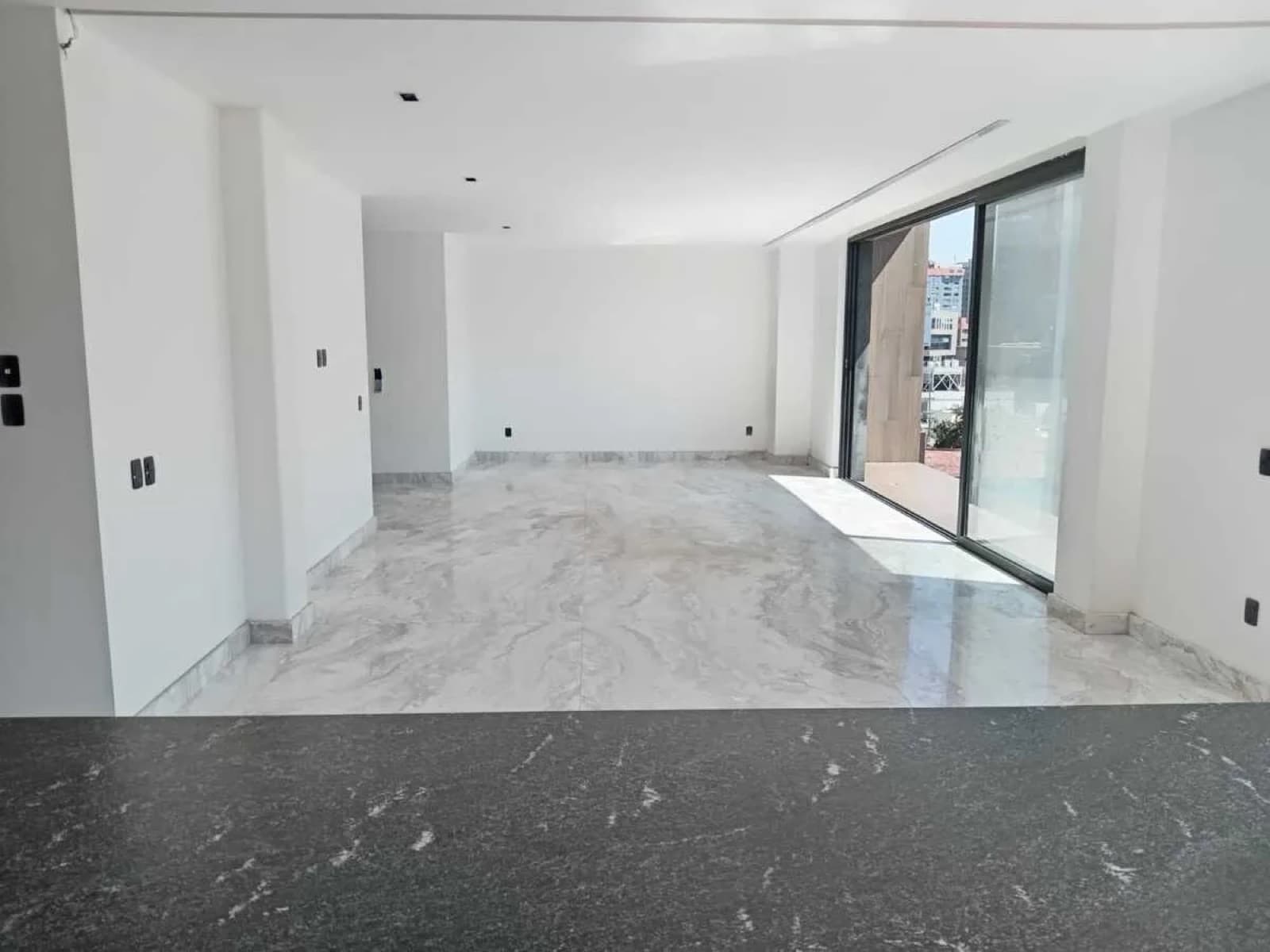 Apartment for sale in Tecamachalco: New, 3-bedroom unit with en suite bathroom, family room, private rooftop, and security