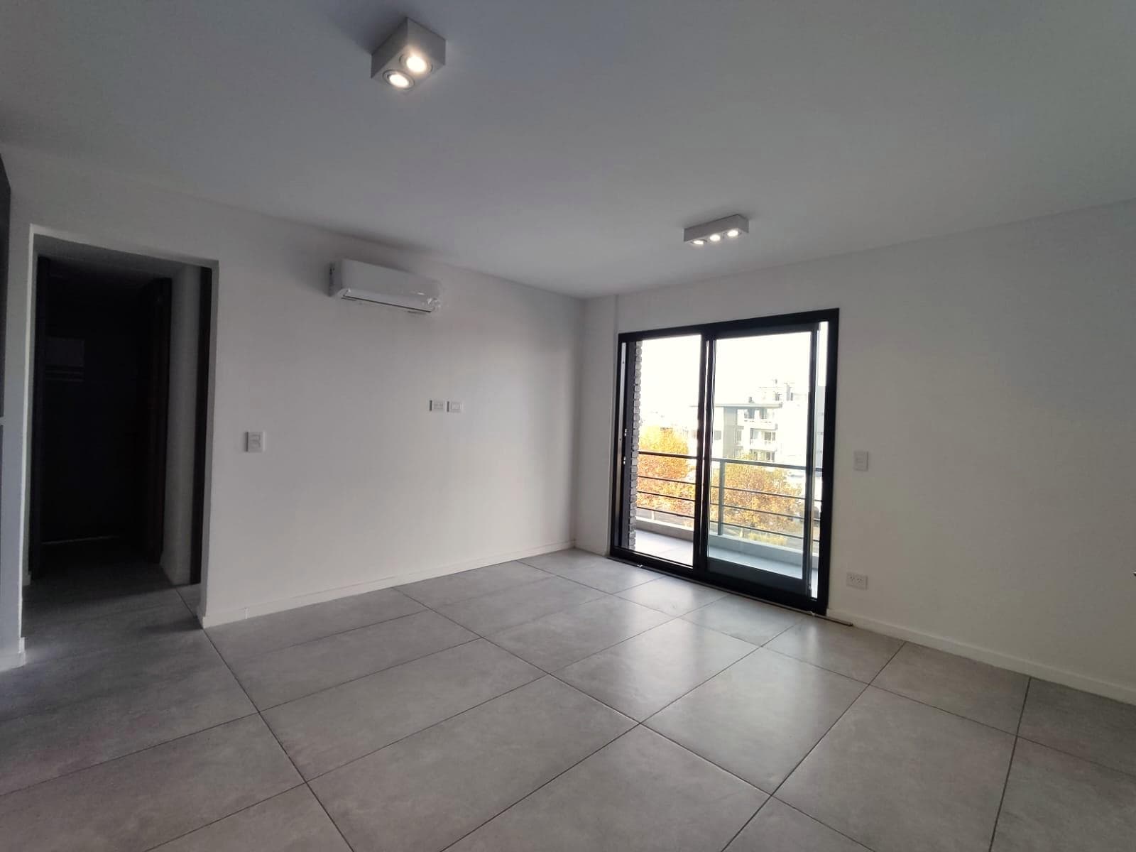 2-Room Apartment for Rent with Parking Space in Downtown Tigre