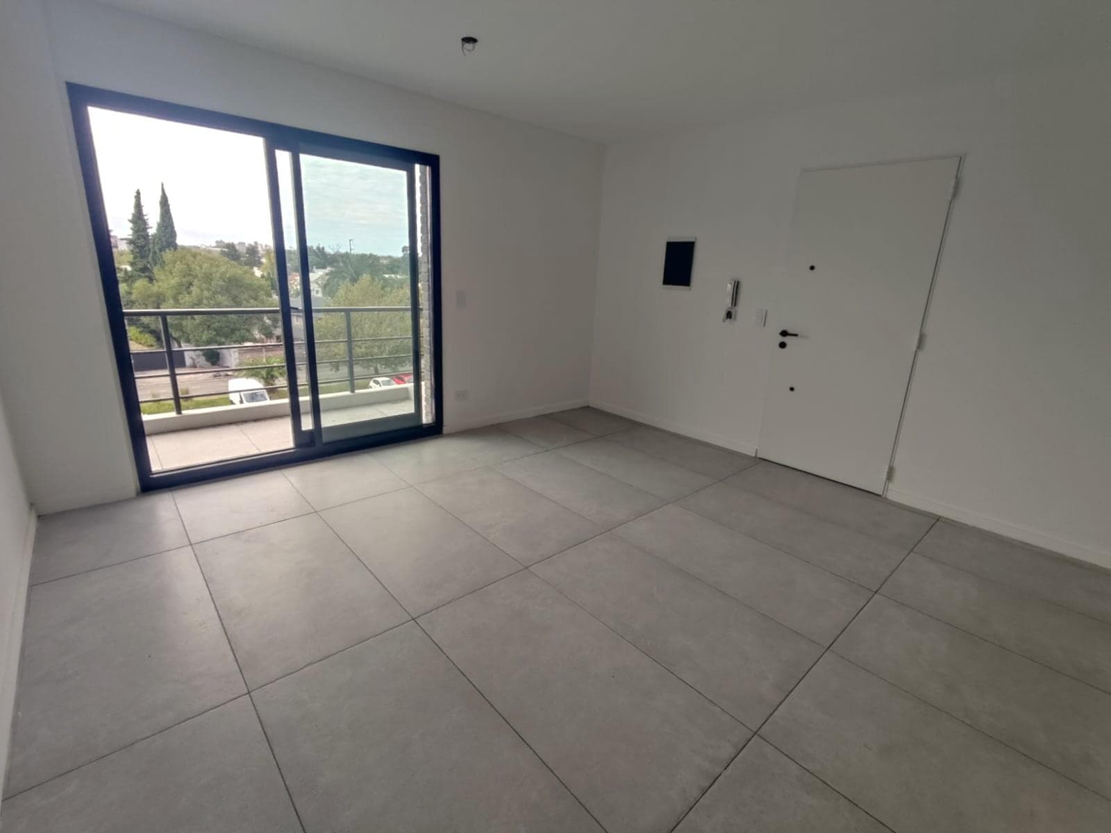 2-Room Apartment for Rent with Parking Space in Downtown Tigre