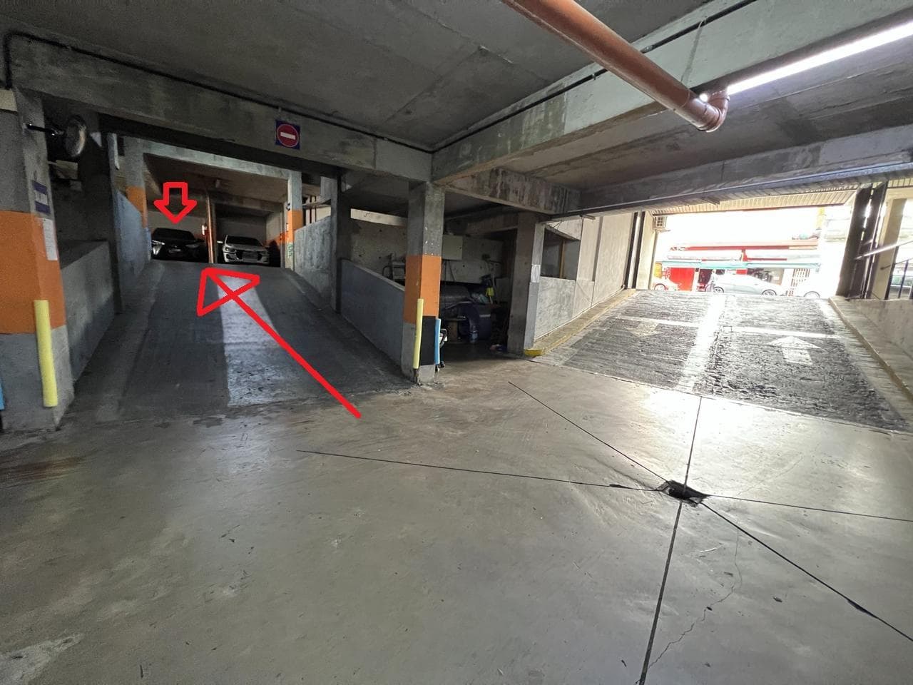Great Deal! Covered Parking Space in Almagro, Just a Few Meters from Avda. Córdoba