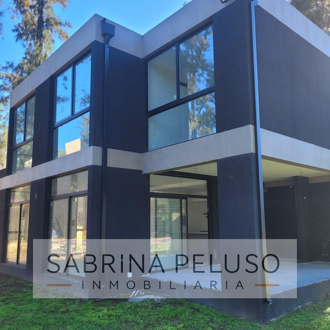 Minimalist 4-Bedroom House for Sale in the Altos del Monte Gated Community