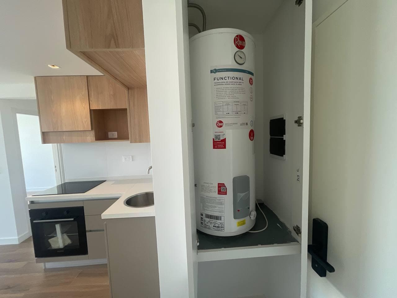 Brand-new 2-room apartment with two entrances
