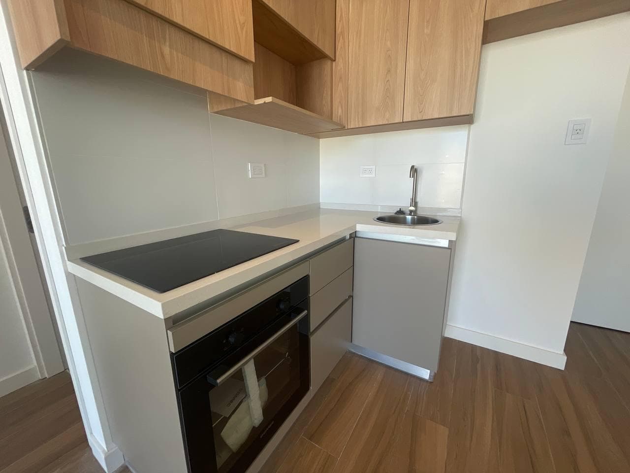 Brand-new 2-room apartment with two entrances