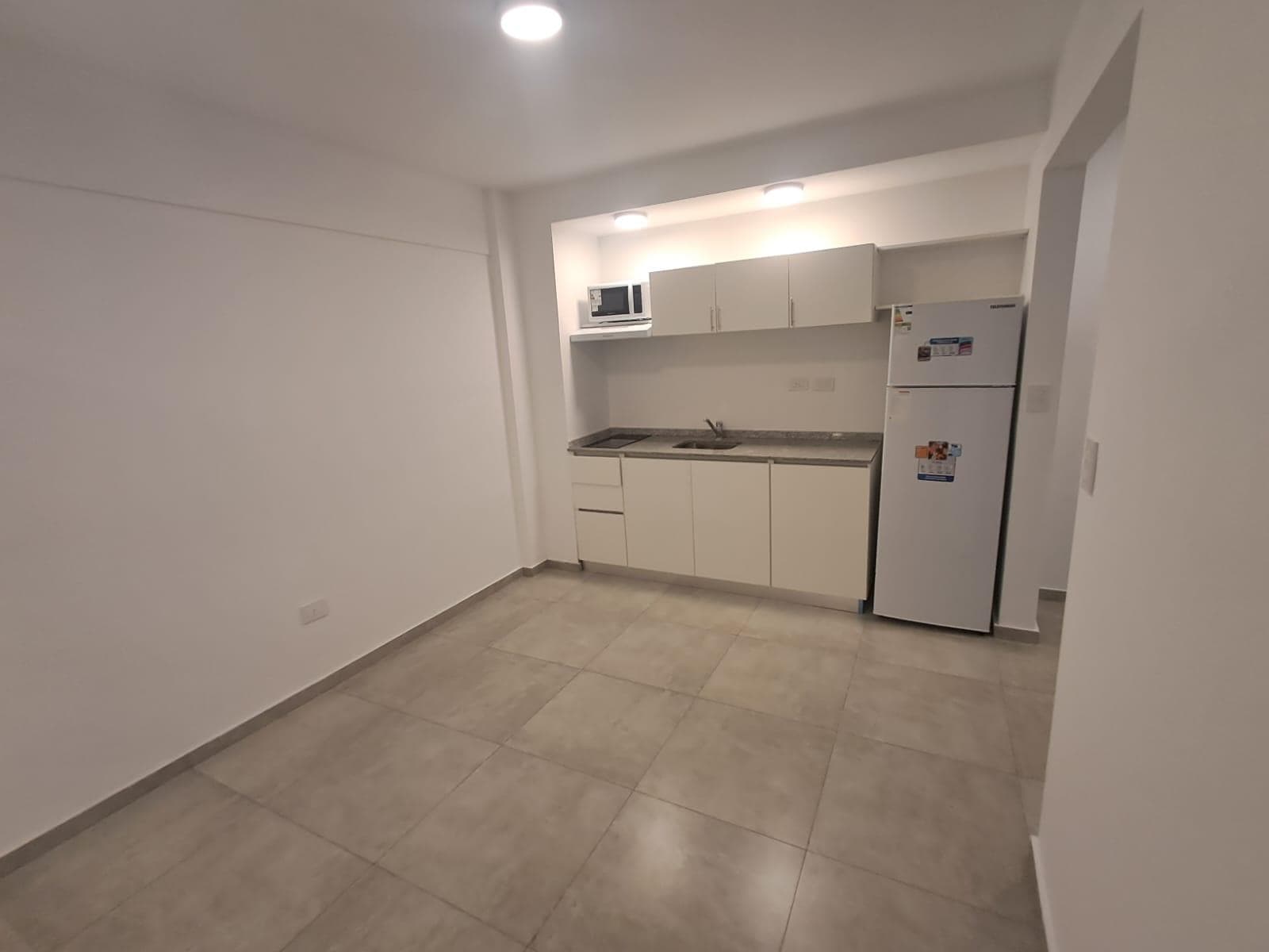Fully equipped one-room apartment in Monserrat