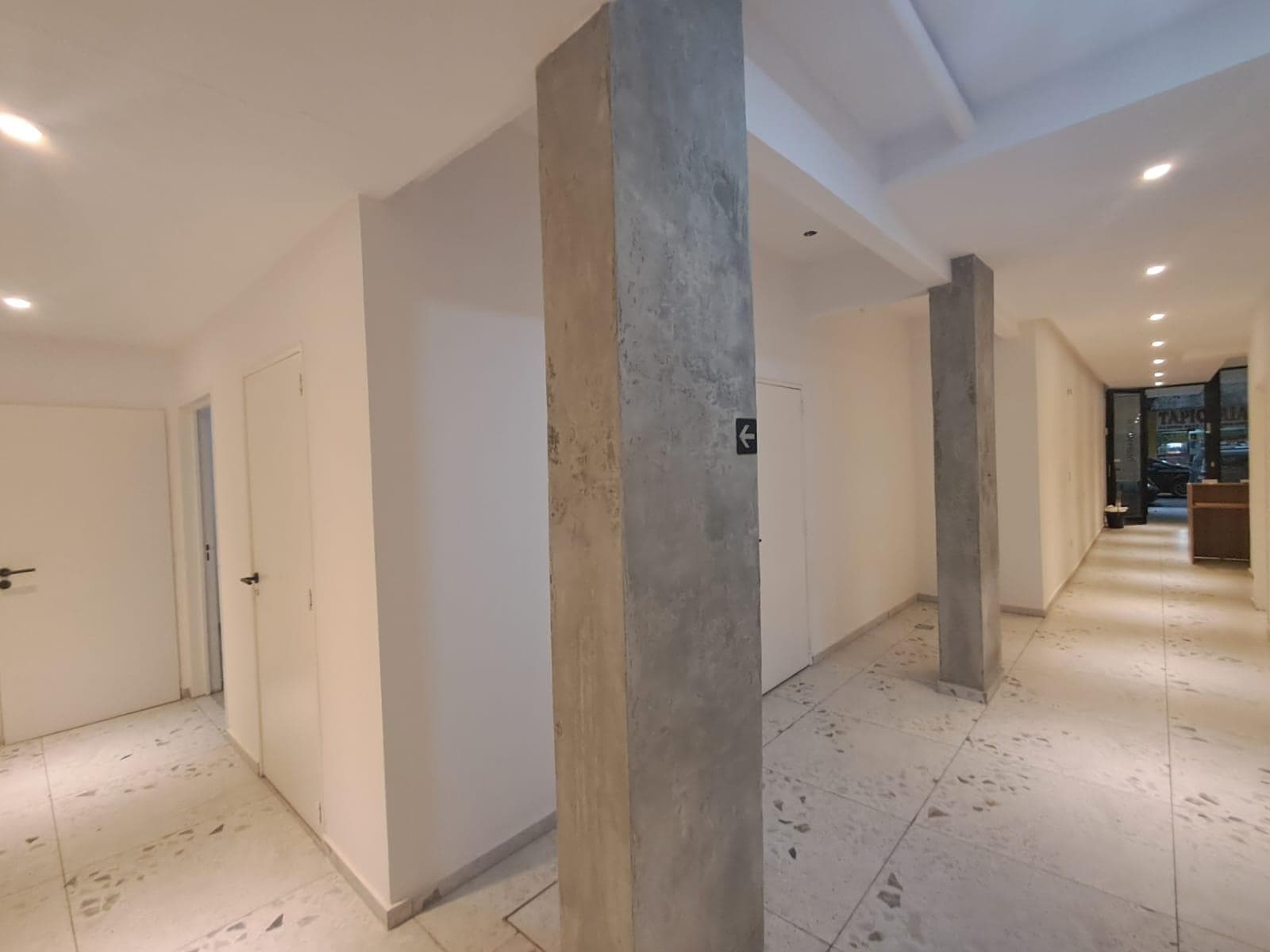 Fully equipped one-room apartment in Monserrat