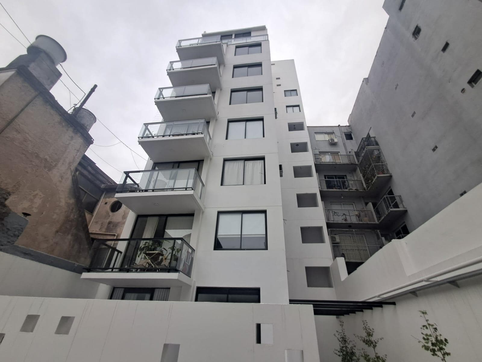 Fully equipped one-room apartment in Monserrat