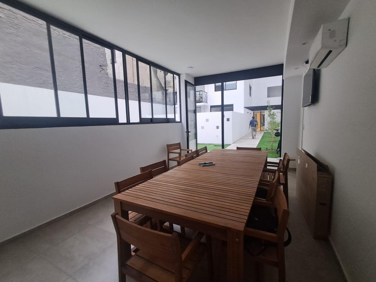 Fully equipped one-room apartment in Monserrat
