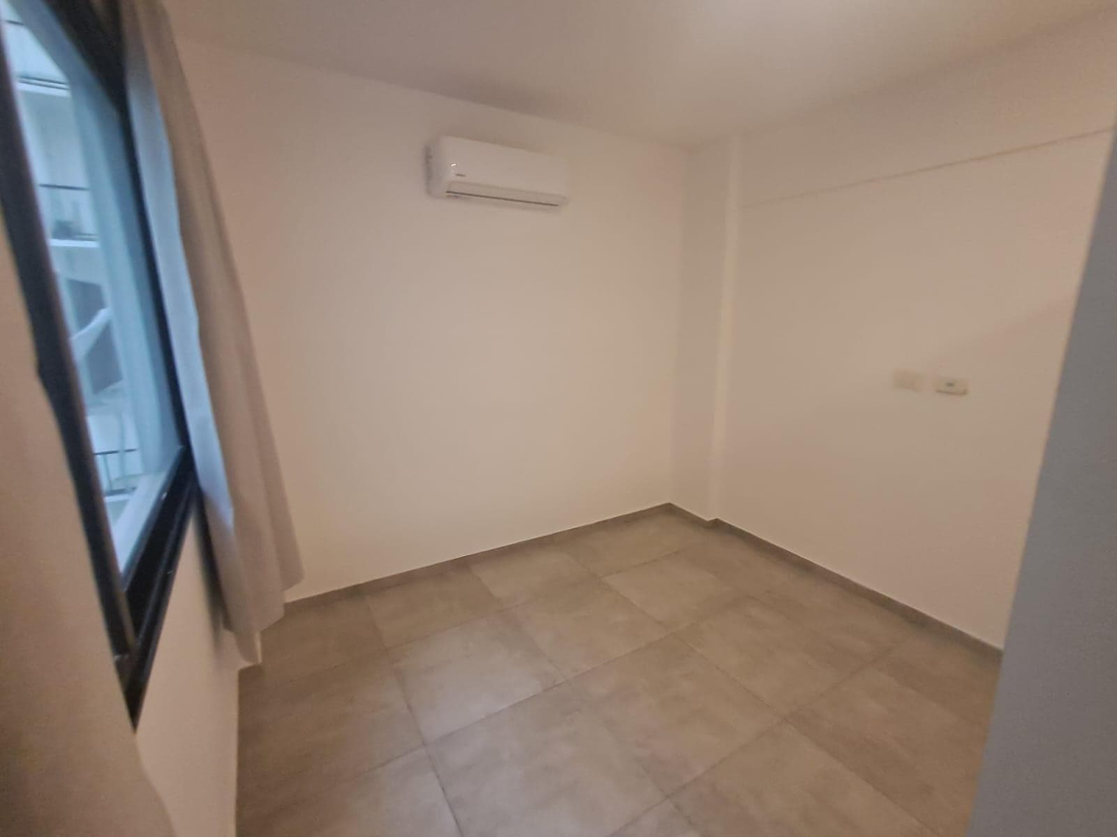 Fully equipped one-room apartment in Monserrat