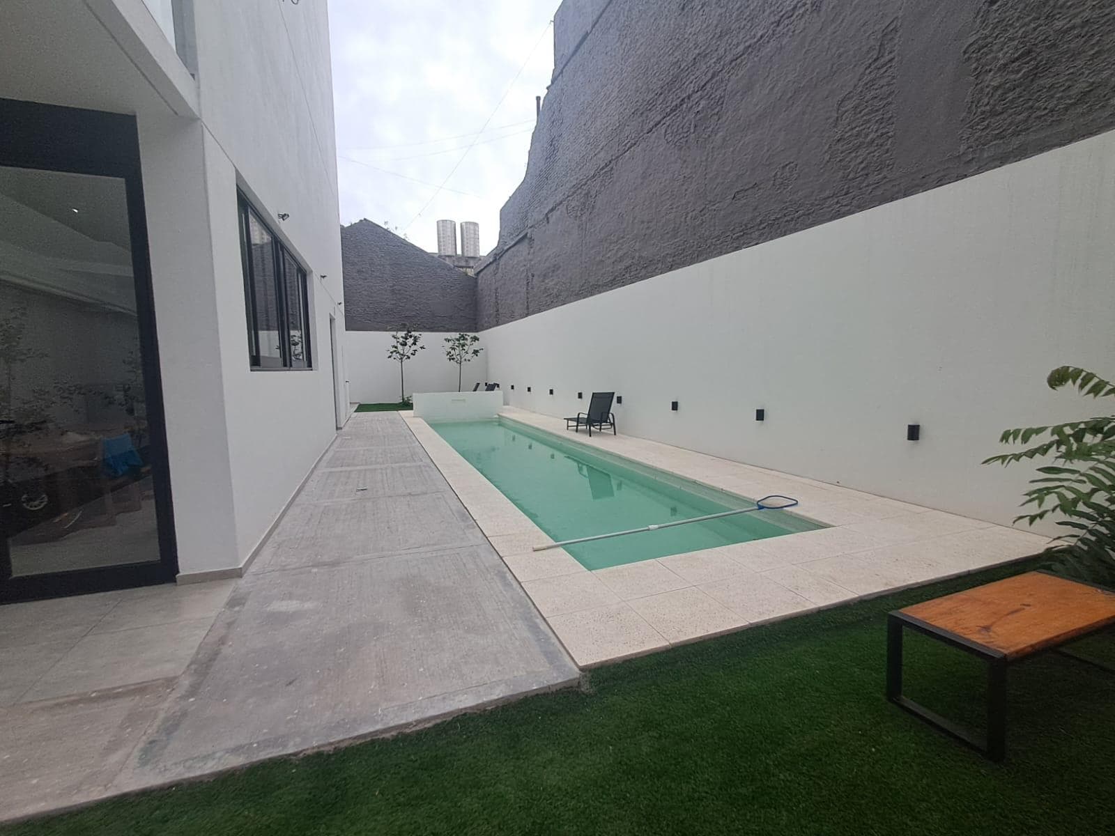 Fully equipped one-room apartment in Monserrat