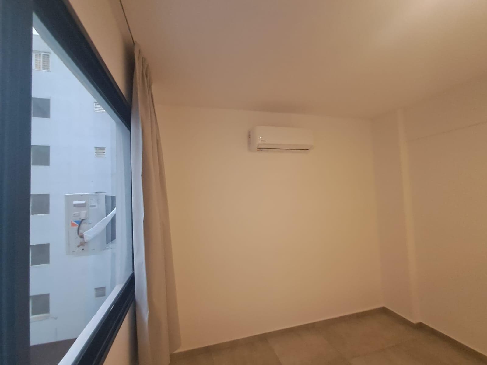 Fully equipped one-room apartment in Monserrat