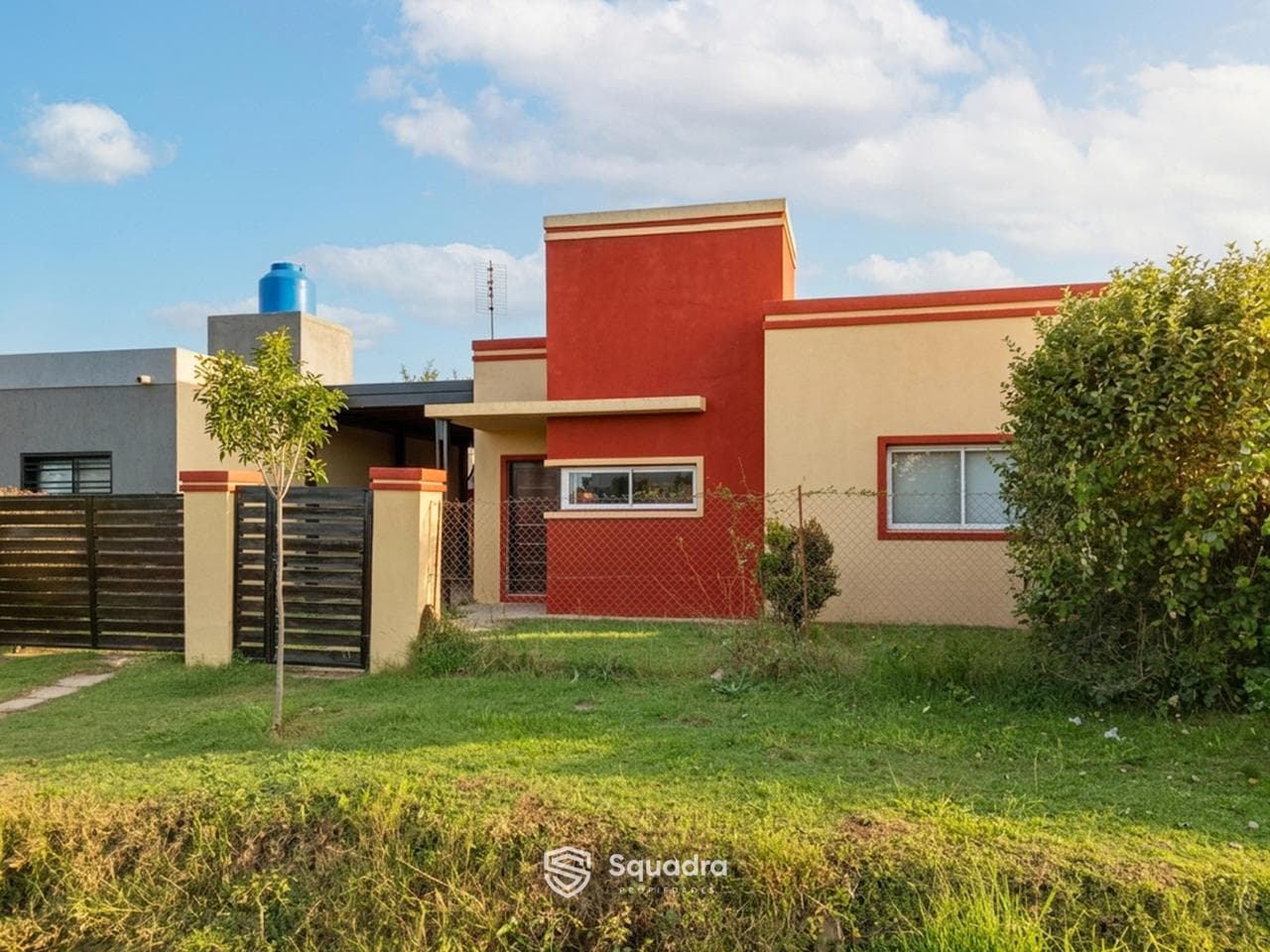 FOR SALE | TRADE - 2-bedroom house with garage and pool - Tierra de Sueños 3, Sector B, Roldán.