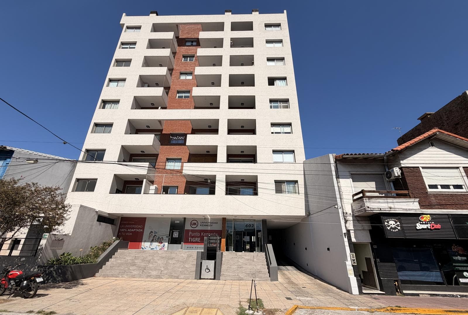 2-room apartment for sale with rental income, garage, and amenities in downtown Tigre
