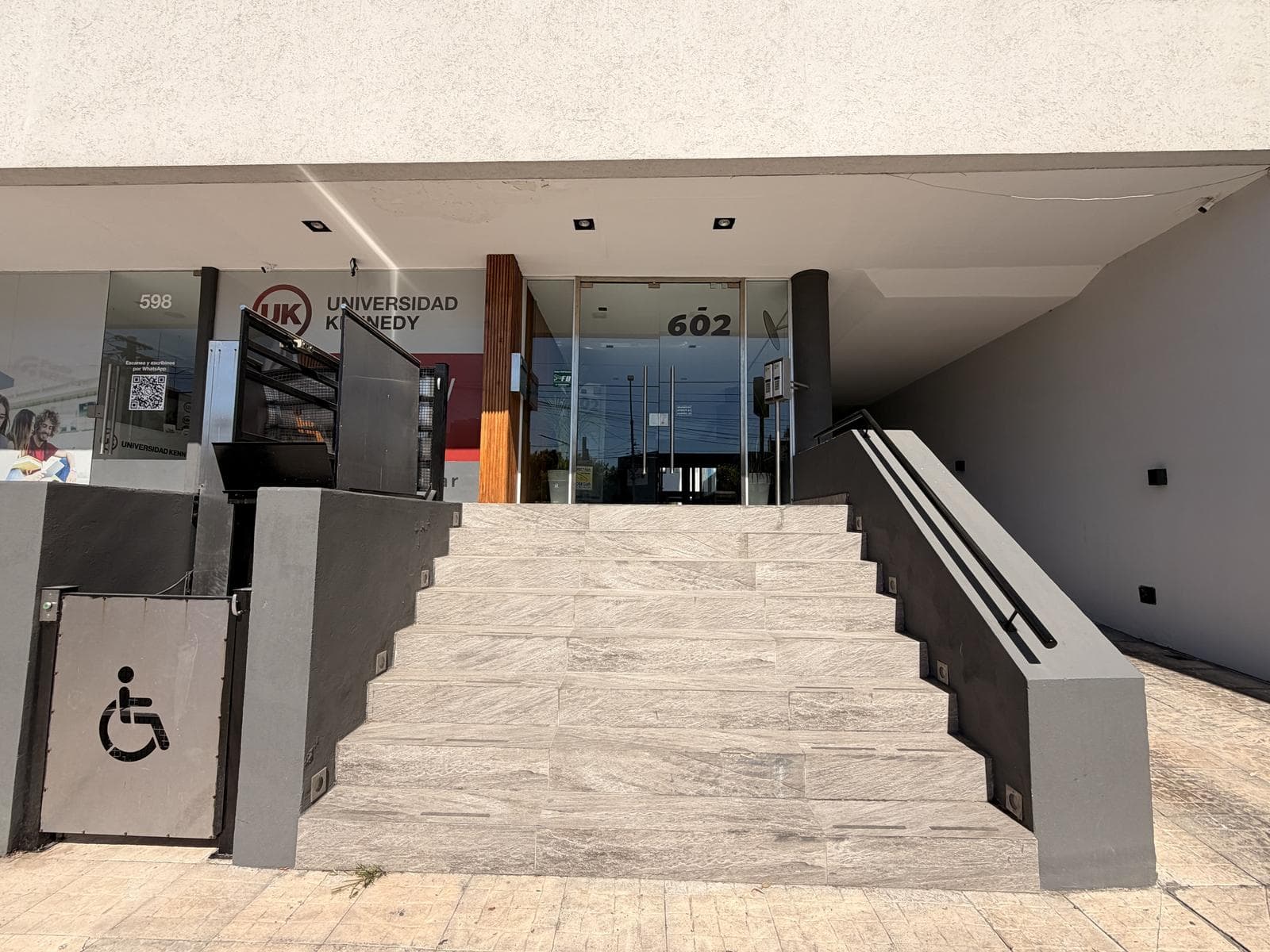 2-room apartment for sale with rental income, garage, and amenities in downtown Tigre