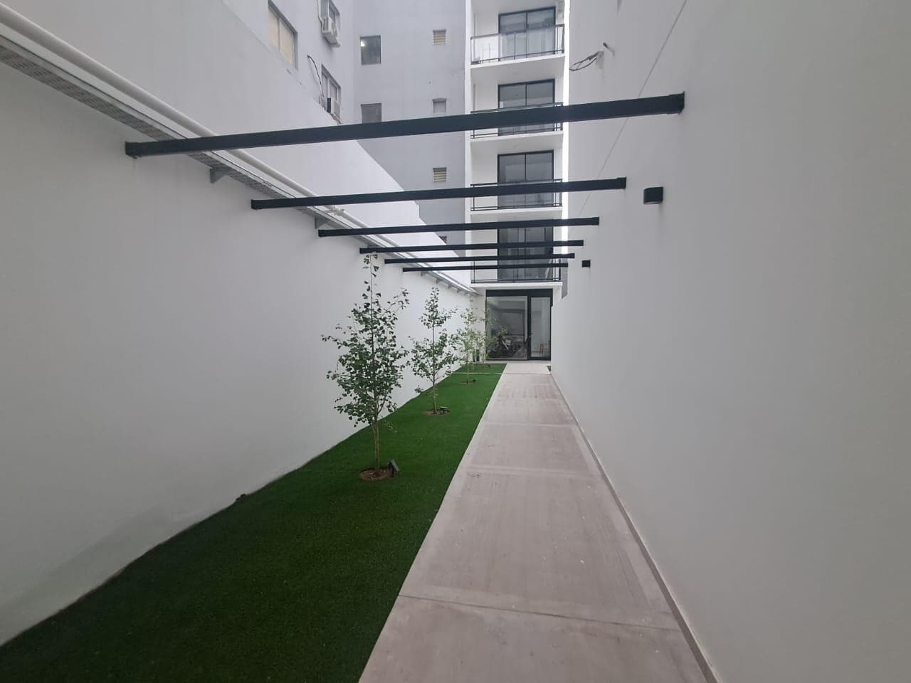Fully equipped one-room apartment in Monserrat