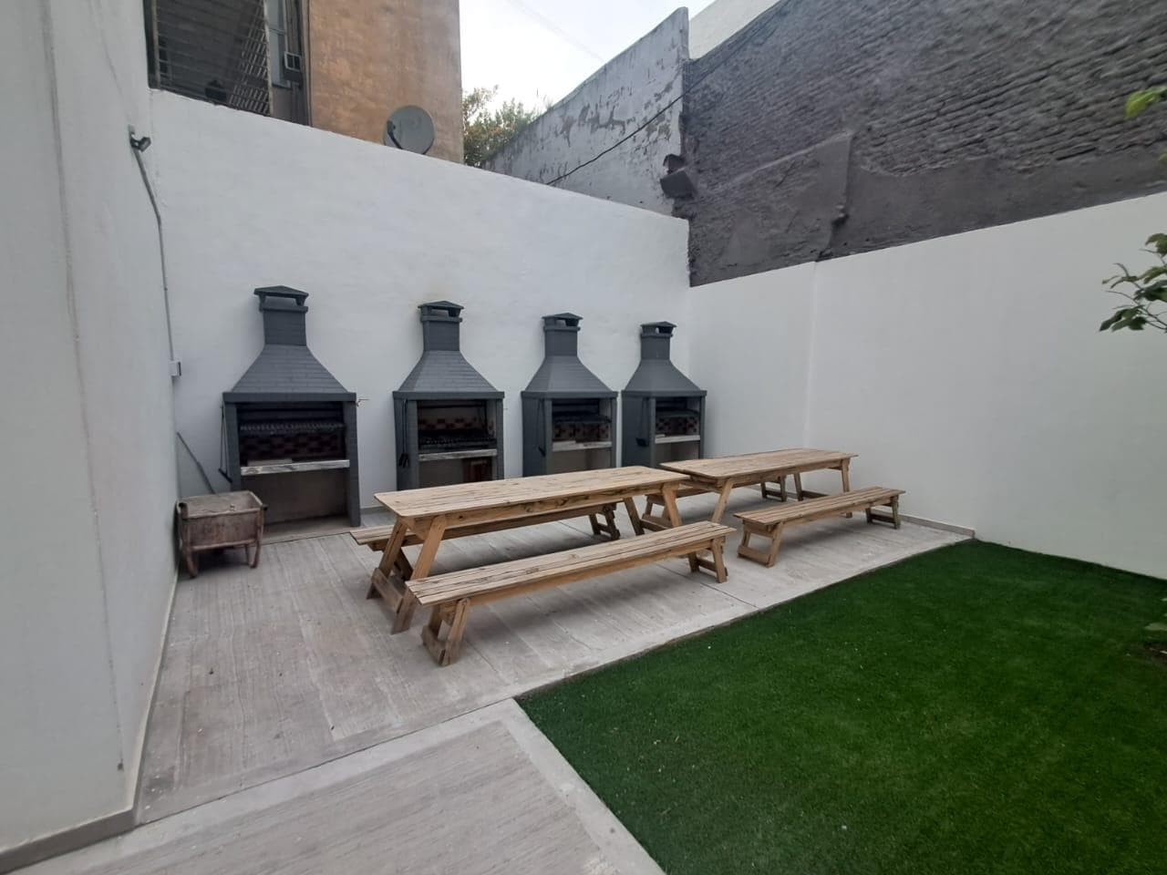 Fully equipped one-room apartment in Monserrat