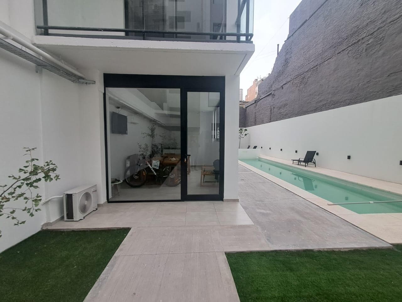 Fully equipped one-room apartment in Monserrat