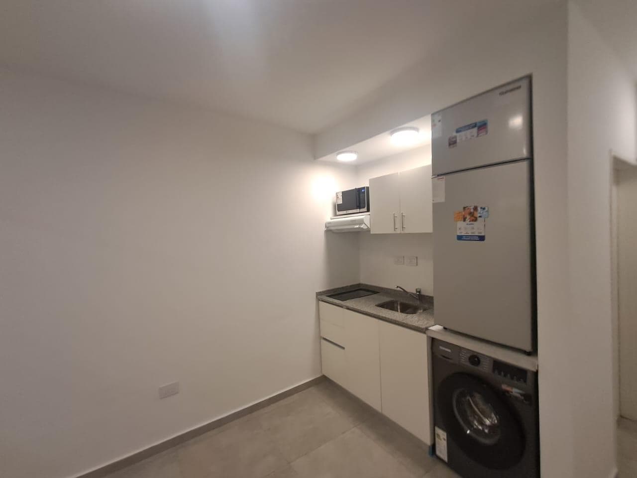 Fully equipped one-room apartment in Monserrat