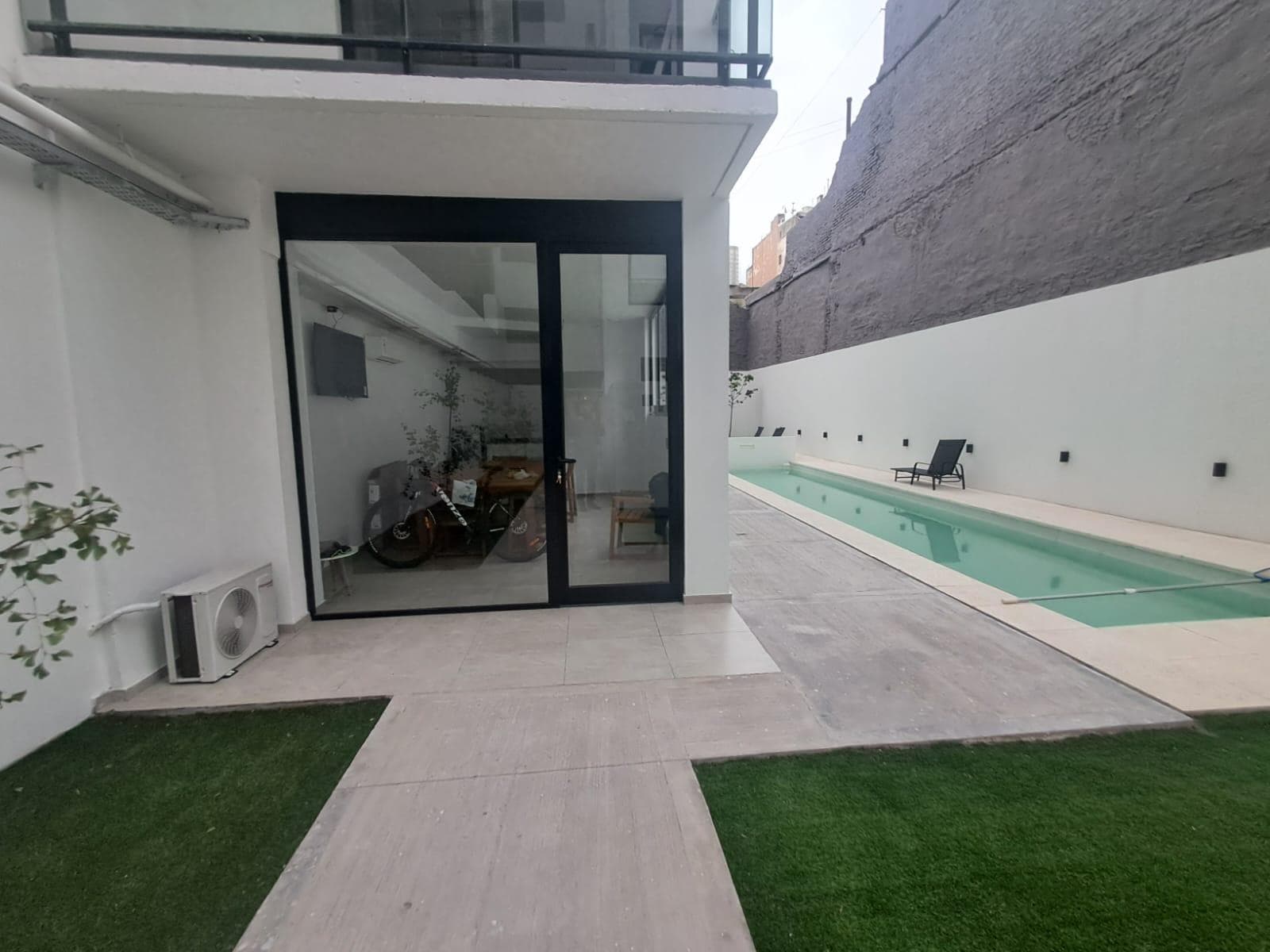 Fully equipped one-room apartment in Monserrat
