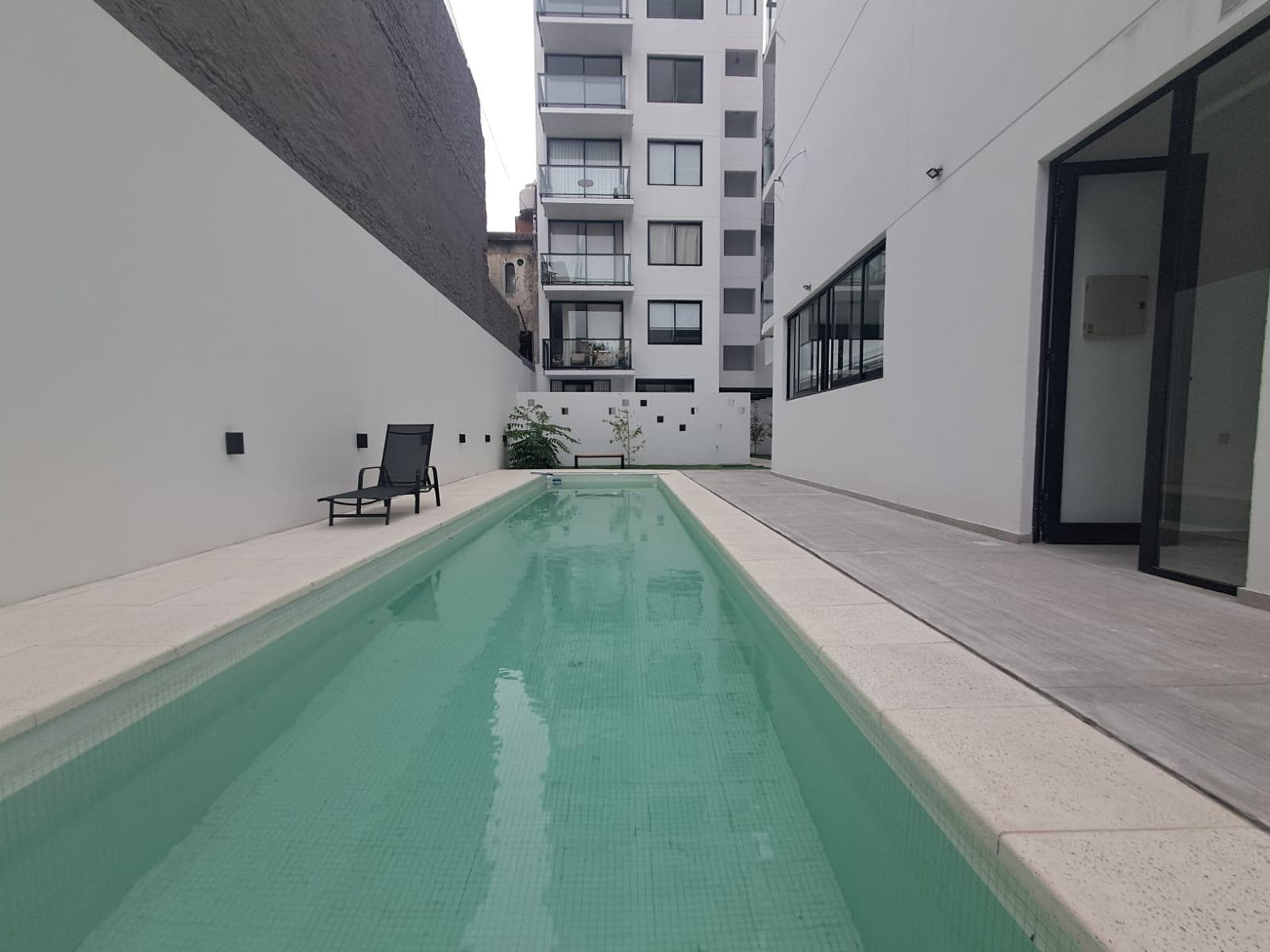 Fully equipped one-room apartment in Monserrat
