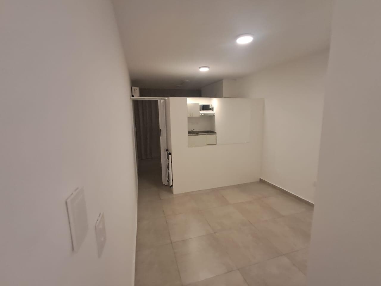 Fully equipped one-room apartment in Monserrat