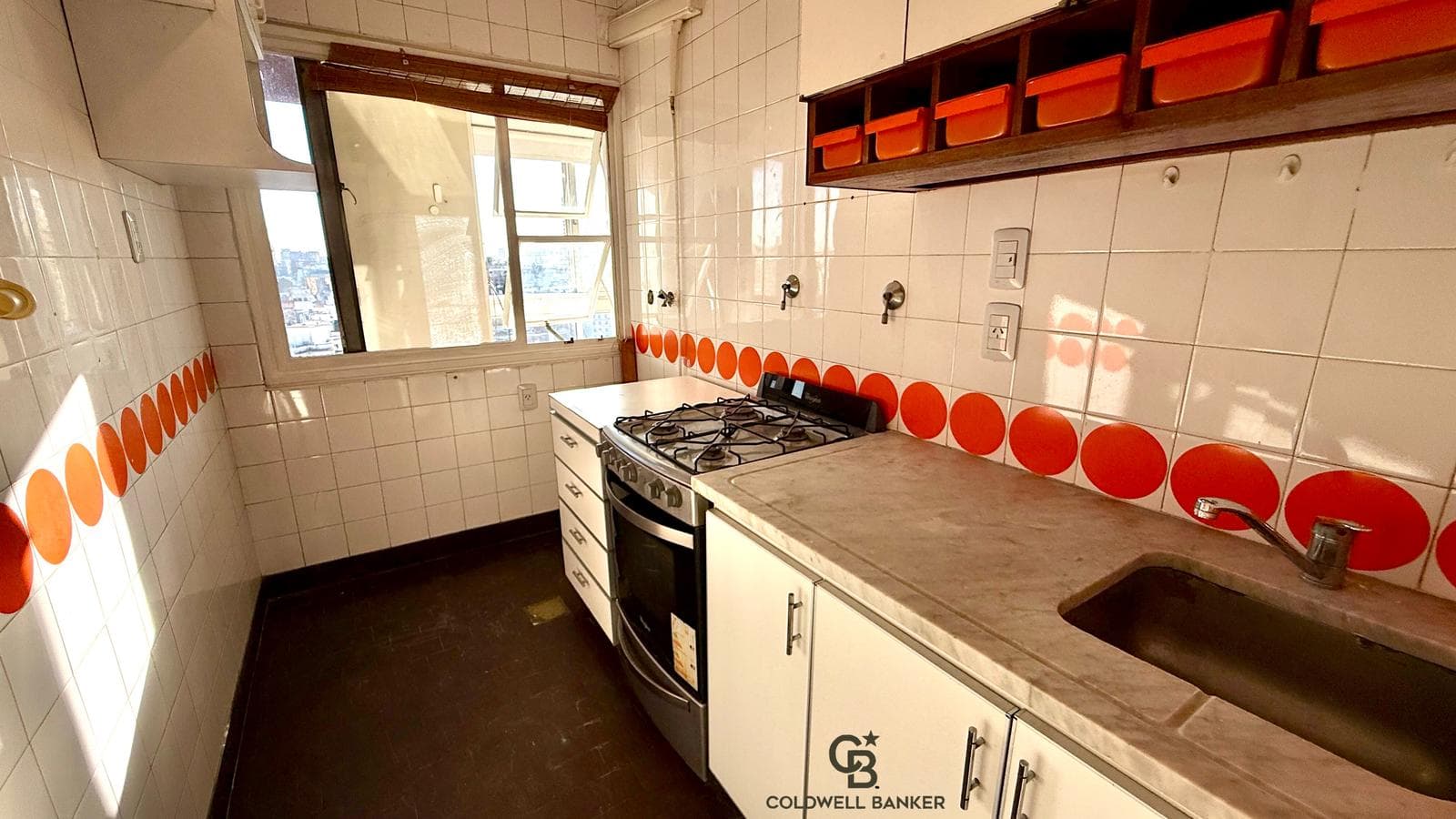 Very bright apartment on a high floor with a view of the city