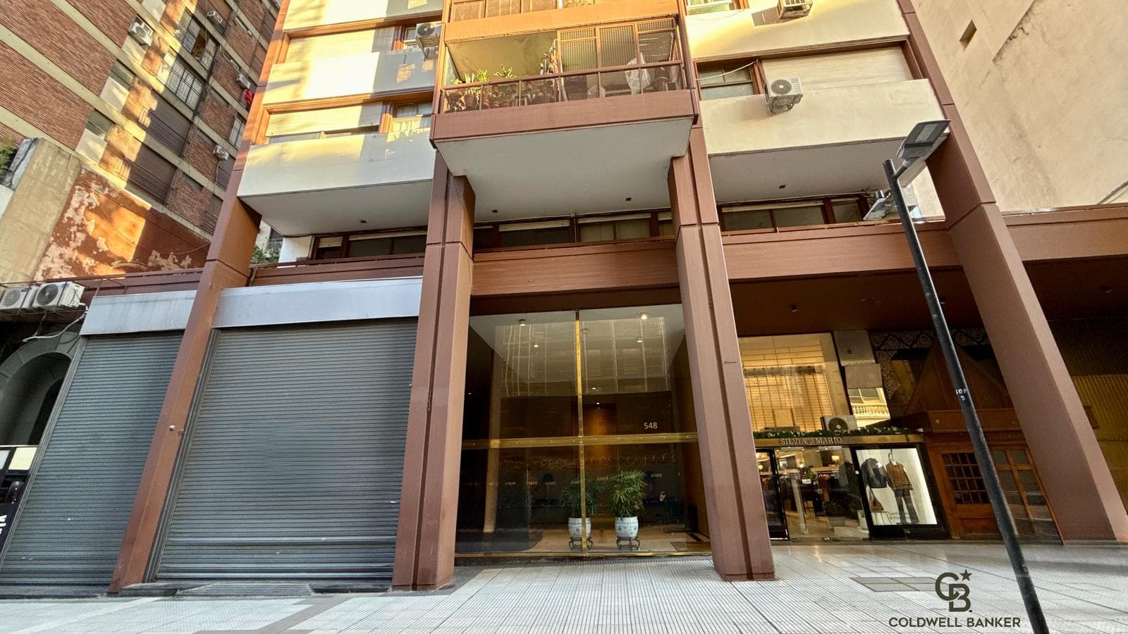 Very bright apartment on a high floor with a view of the city
